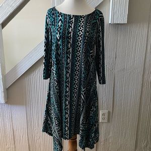 Flowy Stretchy Dress with Bold Print Size Small